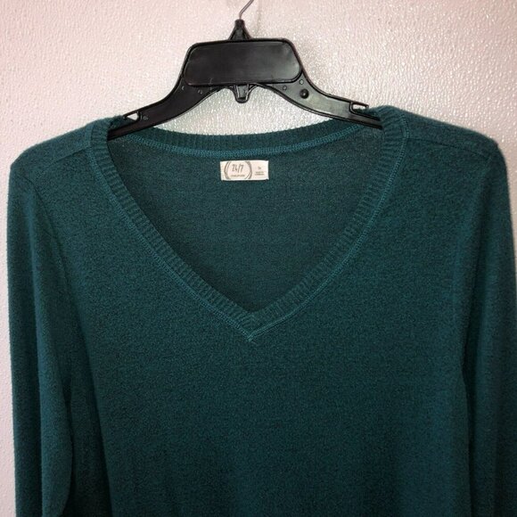 Lot of 2 Maurices 24/7 Womens 1X Green Pink Pullover V Neck Sweaters Tops - Picture 5 of 16